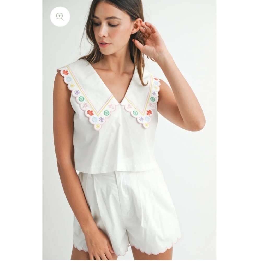AKIRA WOMEN'S WHITE EMBROIDERED POINT COLLAR TOP SIZE Small NWT